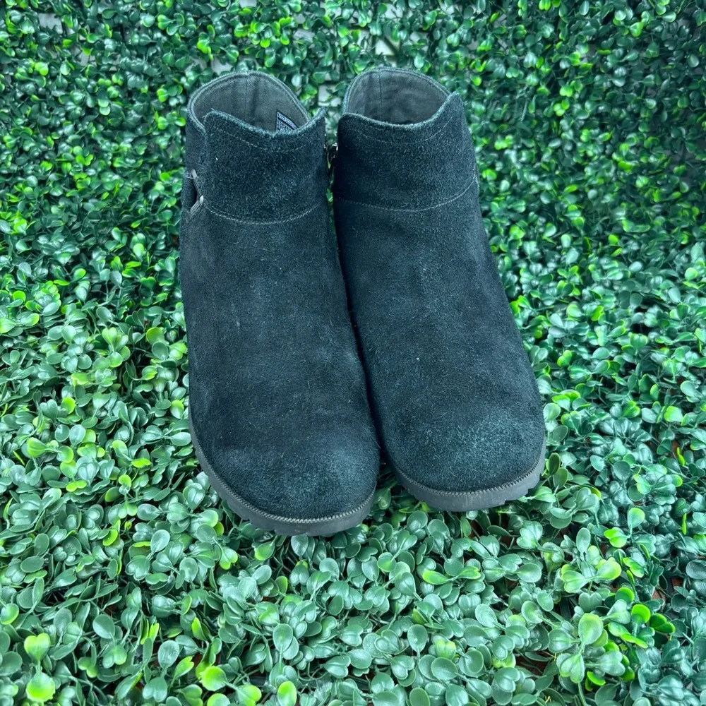 TEVA ANKLE SUEDE BUCKLE BOOTS SIZE 10 WOMAN